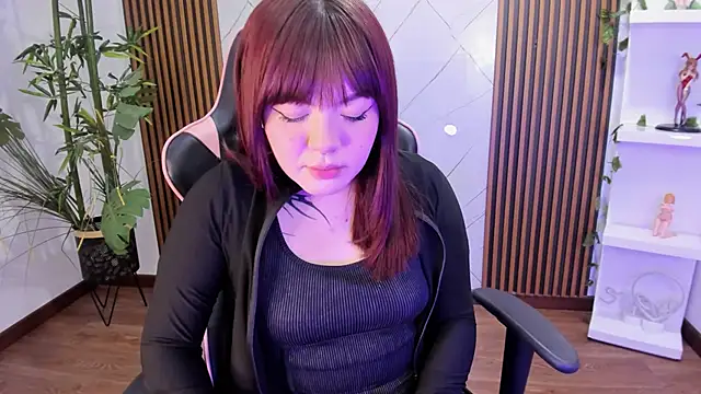 Fluffy Bubble21 online show from February 12, 2025, 4:12 am