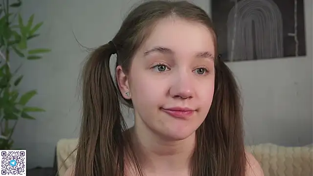 AmiLewis online show from February 3, 2025, 7:40 am