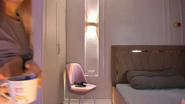 heemia online show from April 18, 2026, 2:04 am