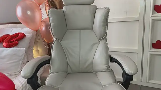 UrLillShy online show from February 15, 2025, 7:27 am