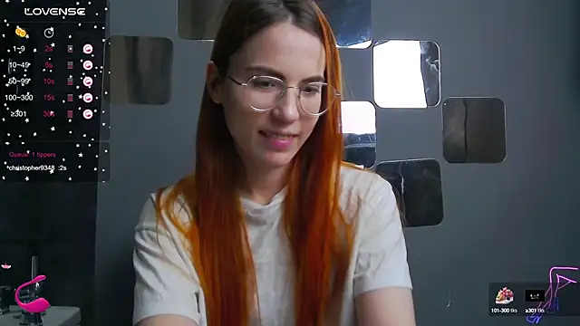 Snapshot of EmilyKents chatting on February 13, 2025, 4:32 am EmilyKents online show from February 13, 2025, 4:32 am