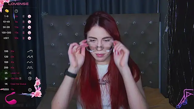 Snapshot of EmilyKents chatting on March 3, 2025, 1:42 am EmilyKents online show from March 3, 2025, 1:42 am