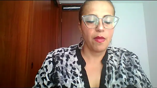 Snapshot of RossanaLionheart chatting on April 28, 2026, 12:54 pm RossanaLionheart online show from April 28, 2026, 12:54 pm