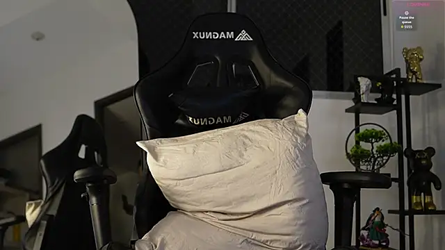 Max cortes1 online show from October 1, 2025, 11:55 pm