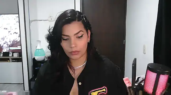 CarolinaRincon online show from March 18, 2025, 9:53 pm