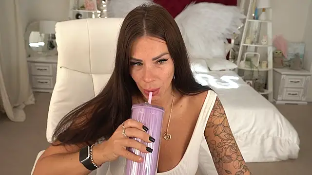 IsabellaFoxyy online show from September 27, 2025, 5:23 am