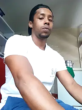 AlejoKhalifa  online show from October 7, 2025, 9:12 pm