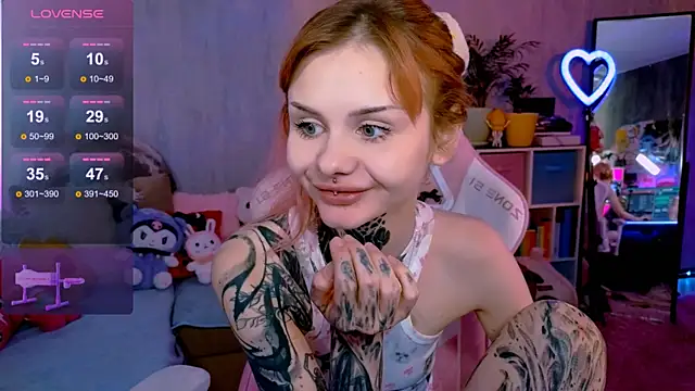 Britney Lynch online show from September 21, 2025, 1:02 pm