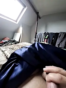 Snapshot of olivier59930 chatting on December 15, 2024, 8:30 am olivier59930 online show from December 15, 2024, 8:30 am