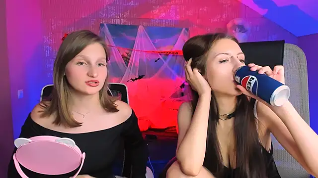 EllaHorton online show from October 26, 2025, 12:44 pm