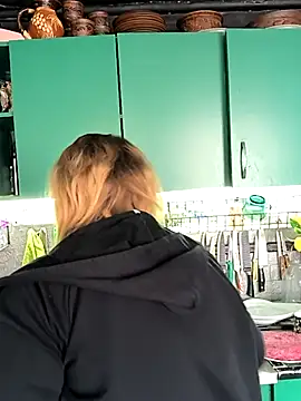 Snapshot of jusichka chatting on April 7, 2026, 7:42 am jusichka online show from April 7, 2026, 7:42 am