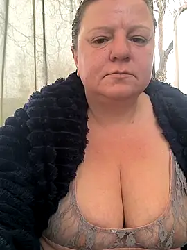 Snapshot of jusichka chatting on April 12, 2026, 6:40 am jusichka online show from April 12, 2026, 6:40 am