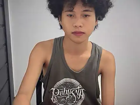 Snapshot of Asiantwink21 chatting on April 5, 2026, 4:04 pm Asiantwink21 online show from April 5, 2026, 4:04 pm