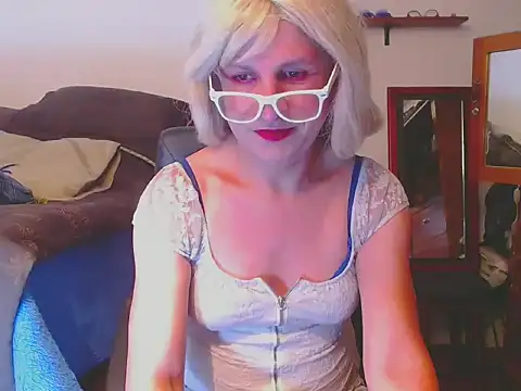 LorenJade online show from April 18, 2026, 7:45 am