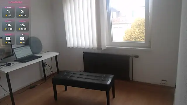 Snapshot of Vanda76 chatting on October 13, 2025, 11:54 am Vanda76 online show from October 13, 2025, 11:54 am