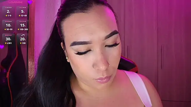 leahtemptation3 online show from November 18, 2025, 2:10 pm