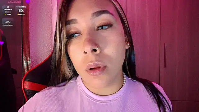 leahtemptation3 online show from April 4, 2026, 9:34 pm