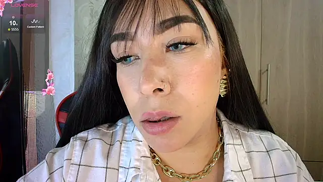 leahtemptation3 online show from May 15, 2026, 10:50 pm