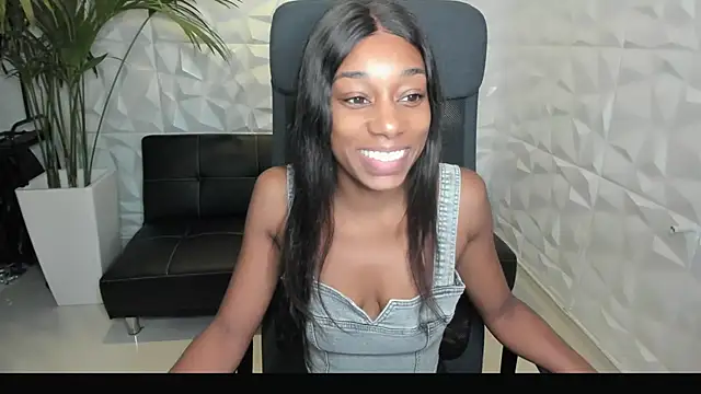 Snapshot of smileybabe chatting on December 29, 2024, 5:21 am smileybabe online show from December 29, 2024, 5:21 am