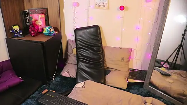  lucy white  online show from January 22, 2025, 3:41 am