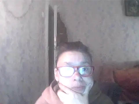 MadamDreamx online show from April 18, 2026, 2:48 am