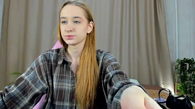 Snapshot of Sweett_Monica chatting on September 27, 2025, 12:04 am Sweett Monica online show from September 27, 2025, 12:04 am