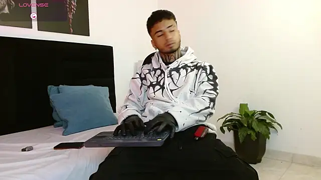 JuanCamiilo 66 online show from February 28, 2025, 7:48 am