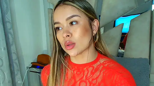 Snapshot of Natalyefoster chatting on May 4, 2026, 8:05 pm Natalyefoster online show from May 4, 2026, 8:05 pm