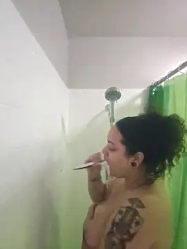 honeeyyy pot online show from January 2, 2025, 6:45 pm