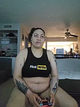 Snapshot of honeeyyy_pot chatting on February 1, 2026, 1:04 am honeeyyy pot online show from February 1, 2026, 1:04 am