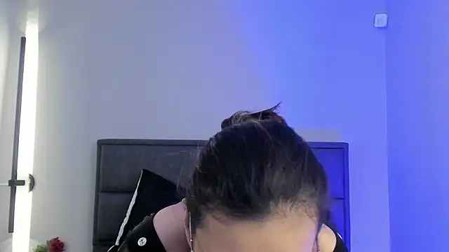 bulma bambina  online show from September 25, 2025, 7:39 pm