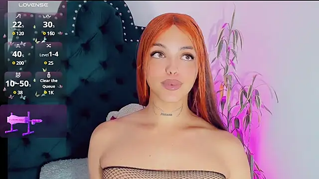 Emmaa Saenz  online show from February 13, 2025, 9:49 pm