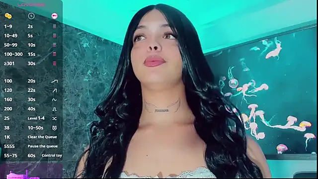 Emmaa Saenz  online show from September 25, 2025, 5:49 pm