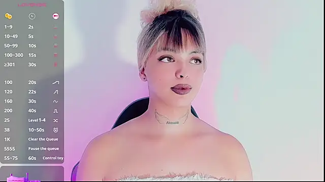 Emmaa Saenz  online show from December 5, 2025, 5:42 pm