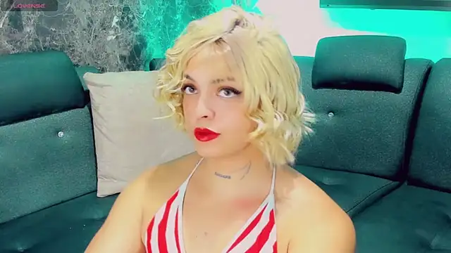 Emmaa Saenz  online show from April 22, 2026, 10:55 pm