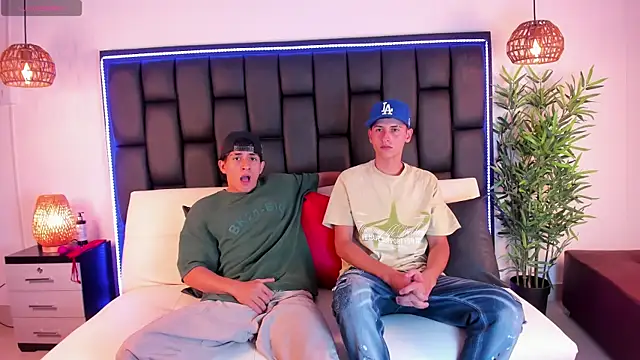 Crazy nigth01 online show from October 27, 2025, 2:04 am