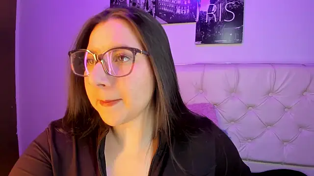 Roxxanne Bail online show from March 6, 2026, 4:31 am