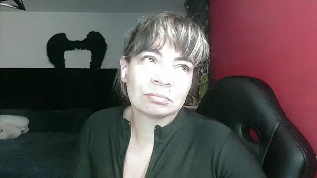 charlotedoll online show from November 14, 2025, 3:05 am