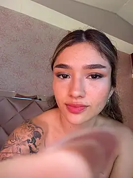 Snapshot of Arianavillada chatting on June 5, 2026, 3:35 am Arianavillada online show from June 5, 2026, 3:35 am