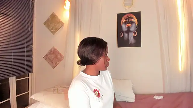 Snapshot of Kenia_Montez chatting on January 24, 2025, 10:00 am Kenia Montez online show from January 24, 2025, 10:00 am