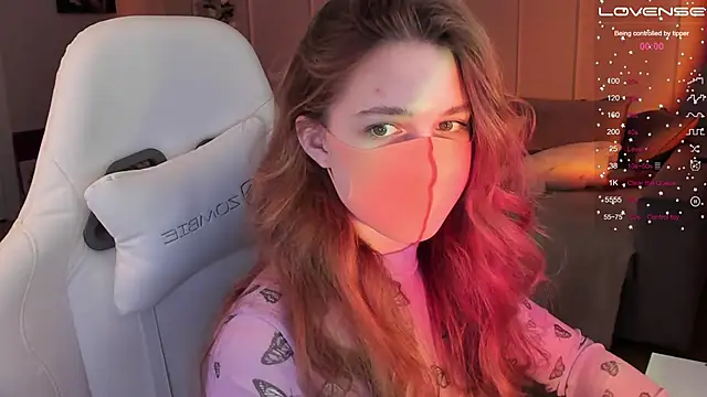 Frau Lina online show from February 14, 2025, 7:44 pm