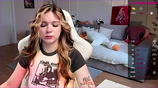 Frau Lina online show from March 24, 2026, 2:44 pm