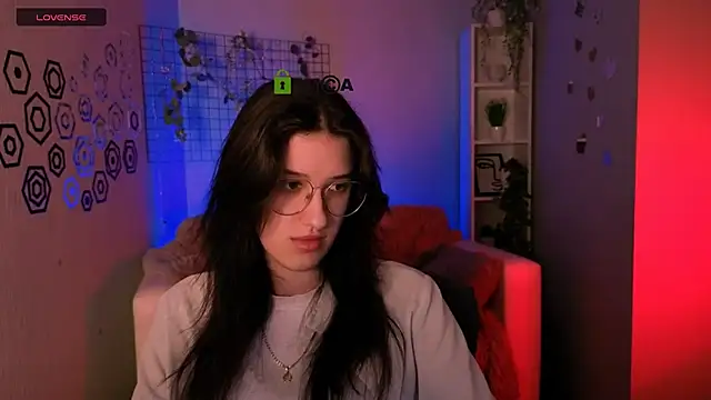 Snapshot of scarlet_mooore chatting on April 4, 2026, 8:17 pm scarlet mooore online show from April 4, 2026, 8:17 pm