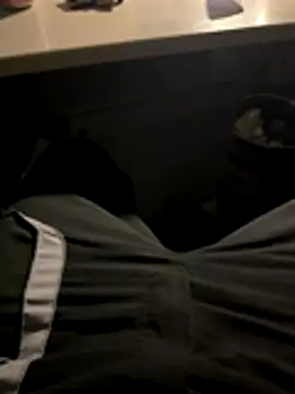 Snapshot of FrutenFratenR9 chatting on November 1, 2025, 1:18 am FrutenFratenR9 online show from November 1, 2025, 1:18 am