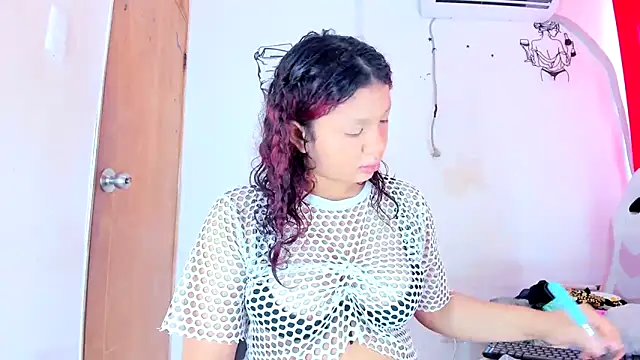 Snapshot of Emily_Coper18 chatting on March 6, 2026, 1:51 pm Emily Coper18 online show from March 6, 2026, 1:51 pm