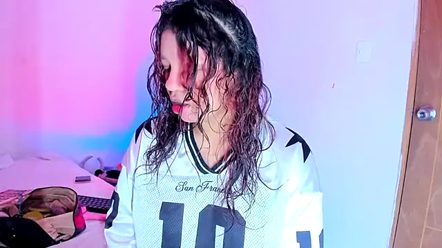 Snapshot of Emily_Coper18 chatting on March 30, 2026, 1:45 pm Emily Coper18 online show from March 30, 2026, 1:45 pm