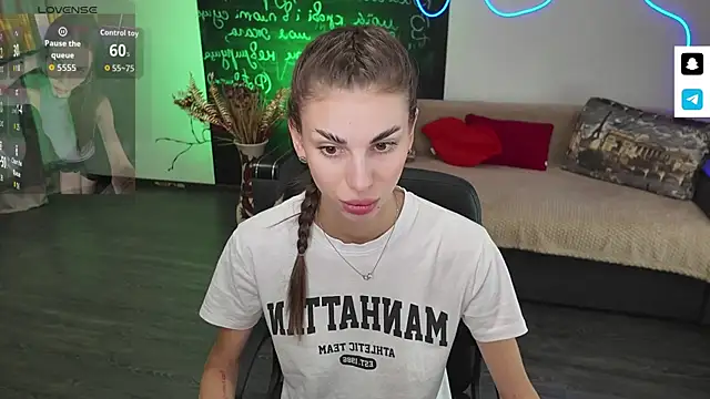 Snapshot of EmmyGreans chatting on July 11, 2026, 5:43 am EmmyGreans online show from July 11, 2026, 5:43 am