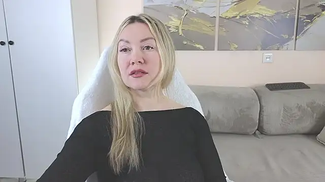 ElleCherry online show from February 28, 2026, 1:12 pm