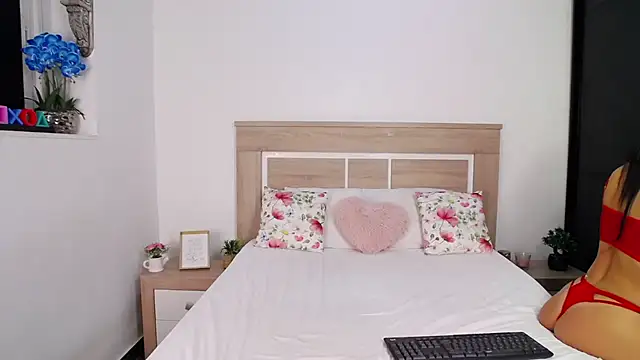 AylinRoss online show from September 18, 2025, 6:54 pm