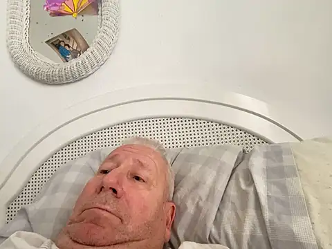 Snapshot of Bossinmidd12 chatting on February 1, 2025, 10:15 am Bossinmidd12 online show from February 1, 2025, 10:15 am